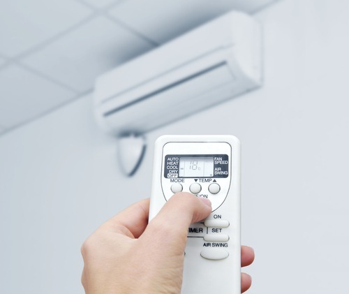 Đặt điều hòa ở mức 23-26 độ C là hợp lý và thường xuyên điều chỉnh nhiệt độ theo sự thay đổi của nhiệt độ bên ngoài.