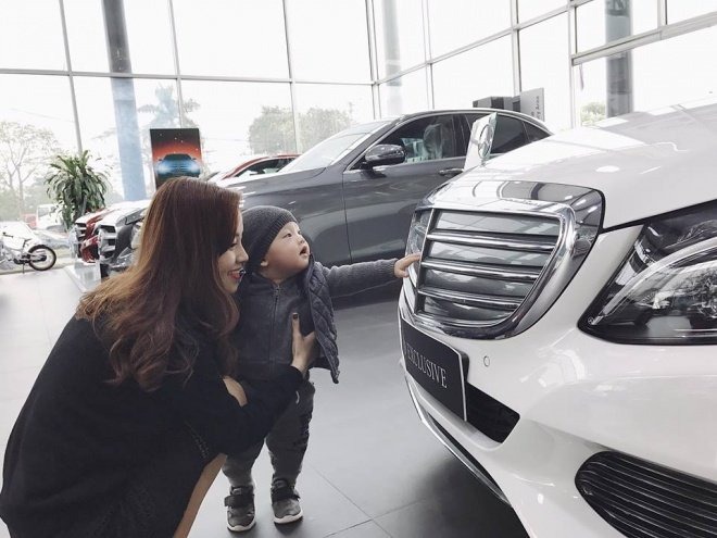 Đầu năm 2017, Ly Kute đã mua một chiếc xe màu trắng.
