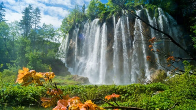 Vườn quốc gia hồ Plitvice là một trong những thiên đường giữa trần thế. Vườn quốc gia hồ Plitvice là một trong những thiên đường giữa trần thế.