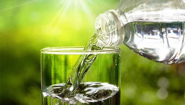 Có thực sự cần uống 2 lít nước mỗi ngày?
