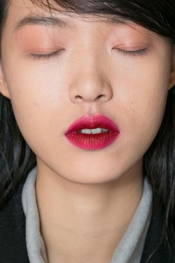 Bí quyết trang điểm,Môi xinh,Son bóng