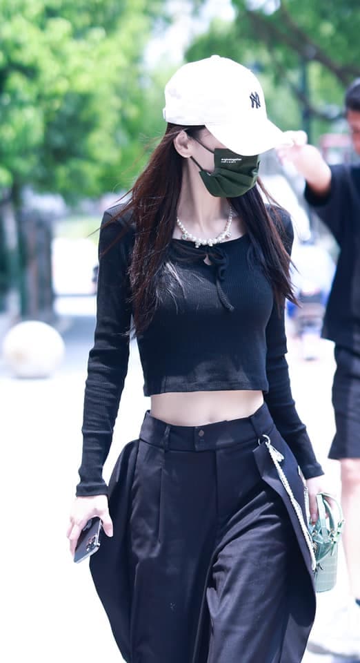 angelababy, đồ tông đen, thời trang sao hoa ngữ