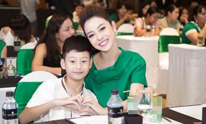 Hoa hậu Jennifer Phạm cùng gia đình dã ngoại cuối năm ở Mộc Châu