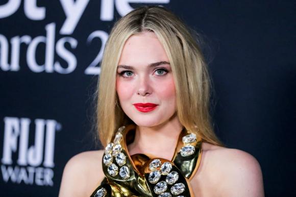 elle fanning, tiên hắc ám, angelina jolie