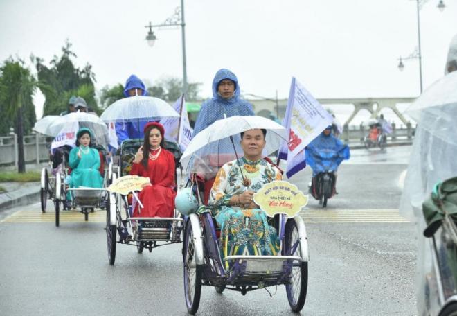 Thùy Trang, Đinh Y Nhung, Ngày hội Áo dài Huế