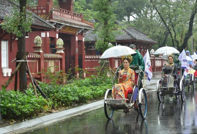 Thùy Trang, Đinh Y Nhung, Ngày hội Áo dài Huế