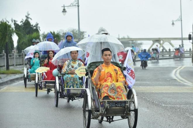 Thùy Trang, Đinh Y Nhung, Ngày hội Áo dài Huế