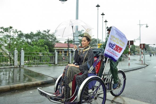 Thùy Trang, Đinh Y Nhung, Ngày hội Áo dài Huế