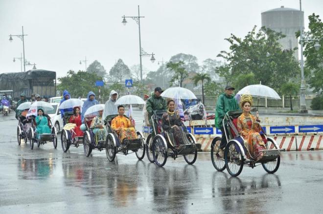 Thùy Trang, Đinh Y Nhung, Ngày hội Áo dài Huế