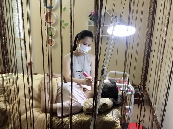 Lã Thanh Thảo, Sunny spa, Tắm trắng, chữa mụn, Phun xăm thẩm mỹ