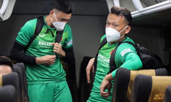 Đặng Văn Lâm đăng ảnh sau phẫu thuật tại Nhật, gửi lời chúc đến đội tuyển bóng đá Việt Nam