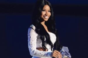 Nicki Minaj gây sốc khi ‘khủng bố thị giác’ bằng bức ảnh khoe ba vòng ‘khủng’ mừng tuổi mới