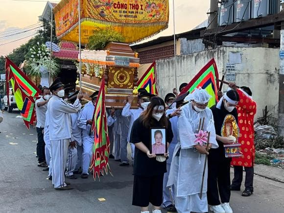 NSƯT Trịnh Kim Chi, Sao Việt